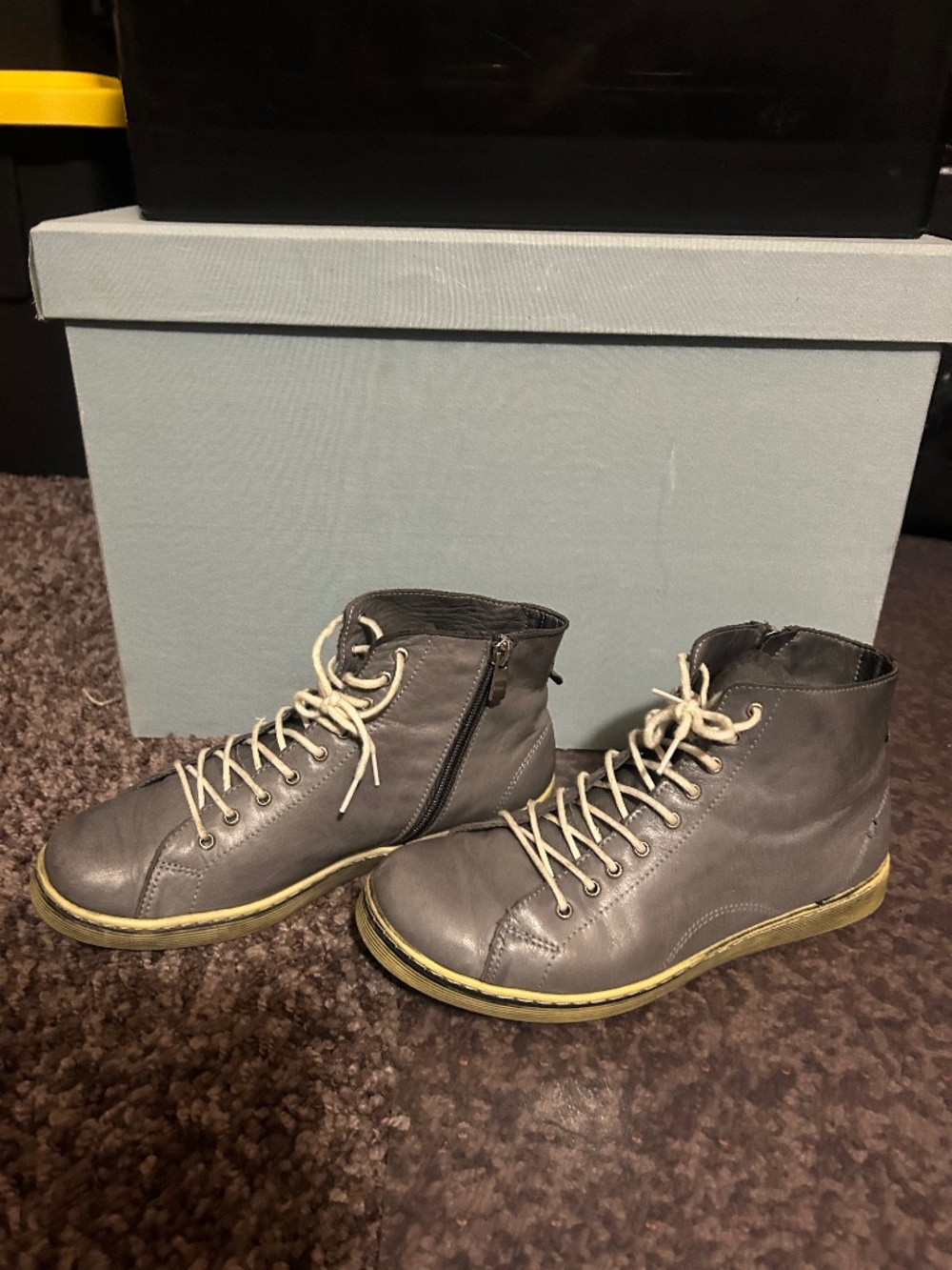 Cloud Footwear Gray leather sporty boots